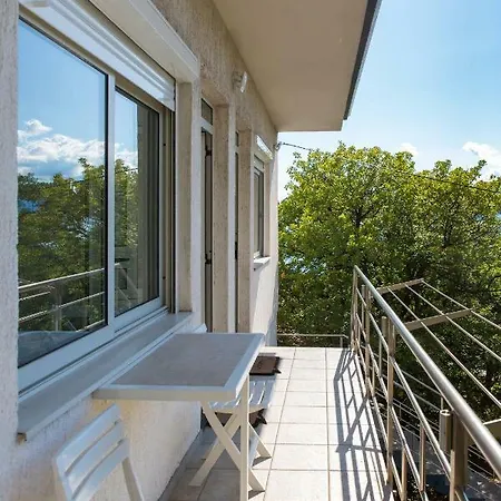 Aloha Apartment
